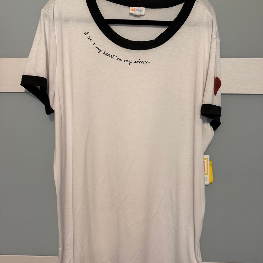 NWT LuLaRoe Liv Graphic Ringer Tee “I Wear My Heart On My Sleeve” White Black 2X